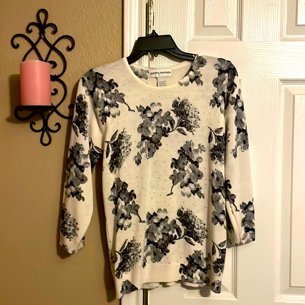 Womens 3/4 Sleeve Light Sweater